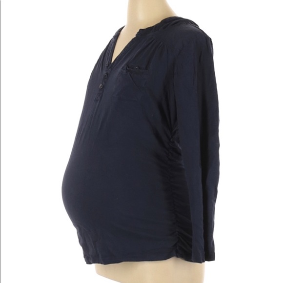 Liz Lange Sweaters - Liz Lange Maternity Sweater